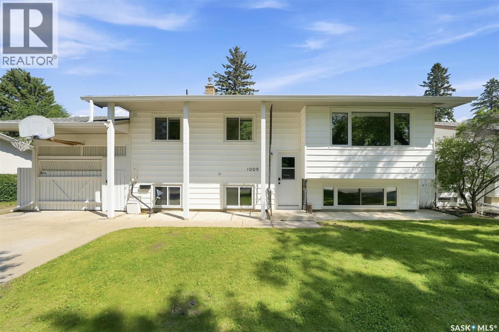 1009 East CENTRE, Saskatoon, Saskatchewan