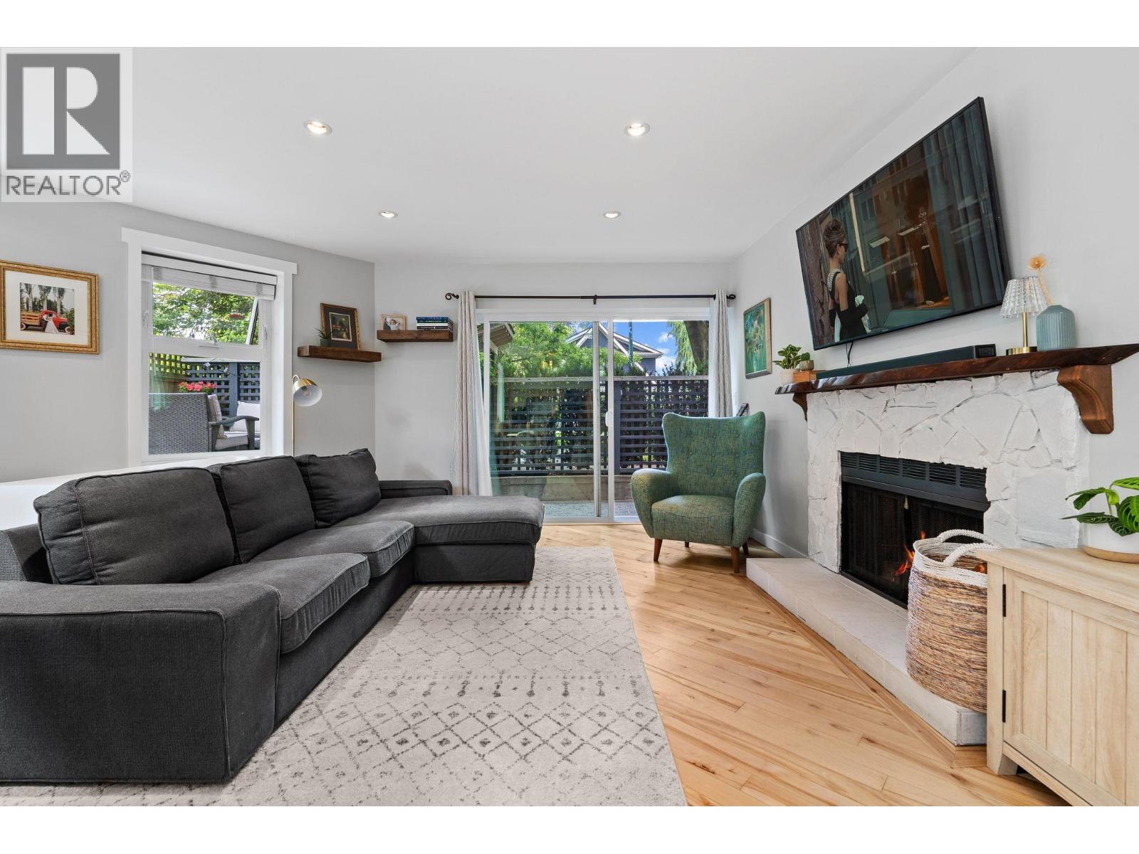 218 W 15th Avenue, Vancouver, British Columbia  V5Y 1X9 - Photo 2 - R3145439