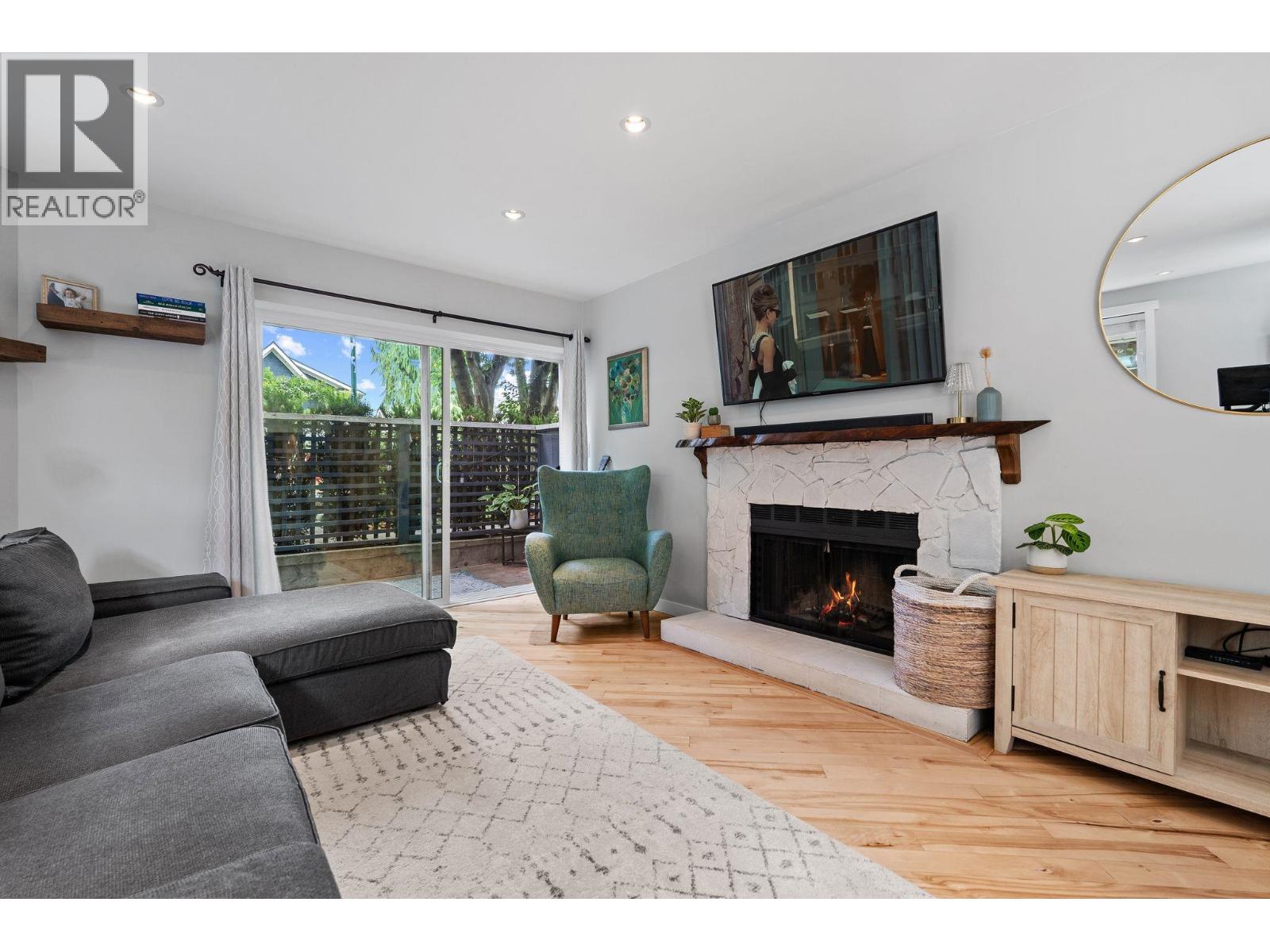218 W 15th Avenue, Vancouver, British Columbia  V5Y 1X9 - Photo 3 - R3145439