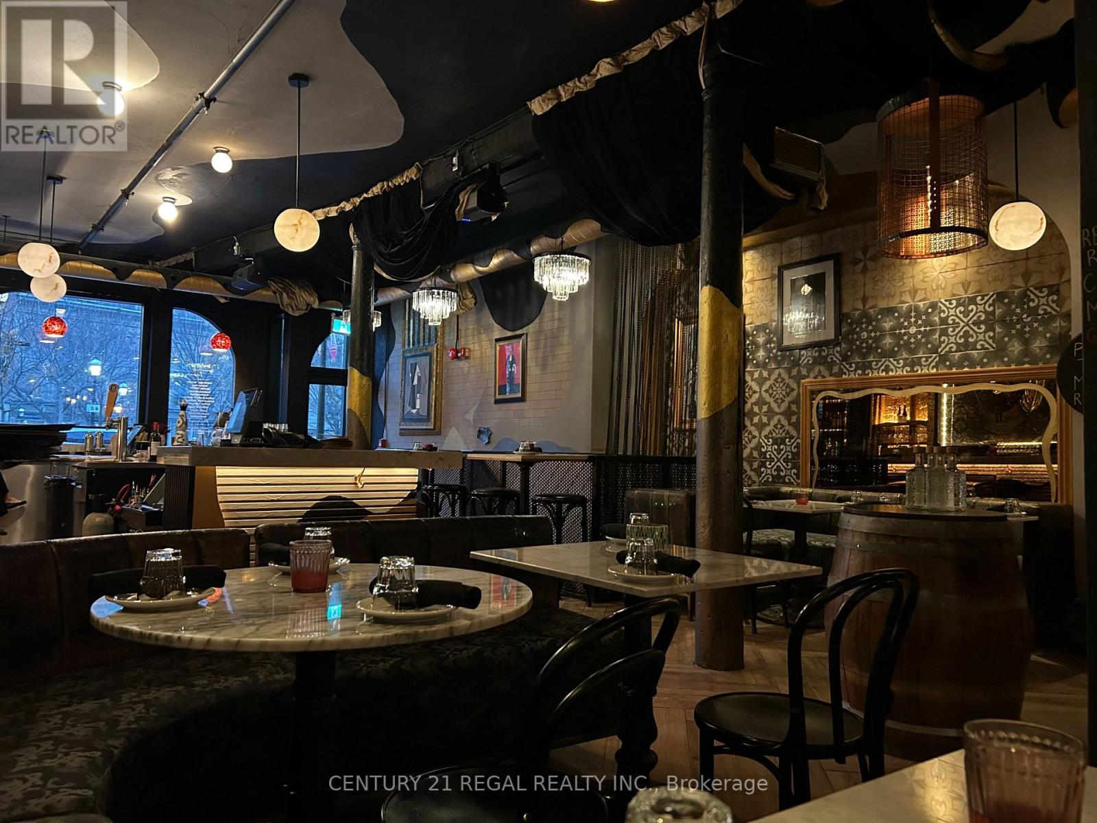 40 Wellington Street E, Toronto, Ontario  M5E 1E3 - Photo 3 - C13556948