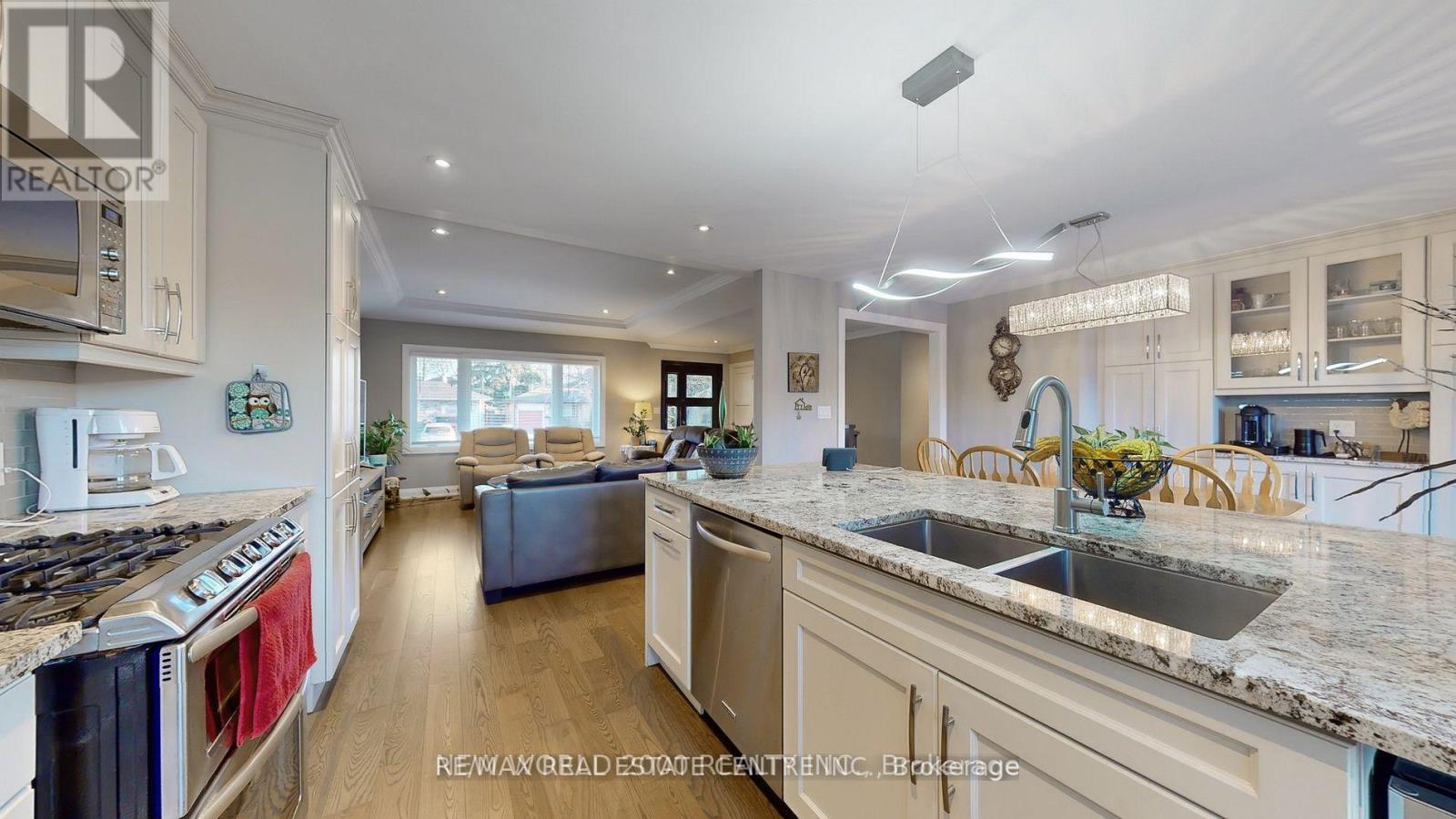 10 Suburban Drive W, Mississauga, Ontario L5N 1G5 - Photo 12 - W13556906