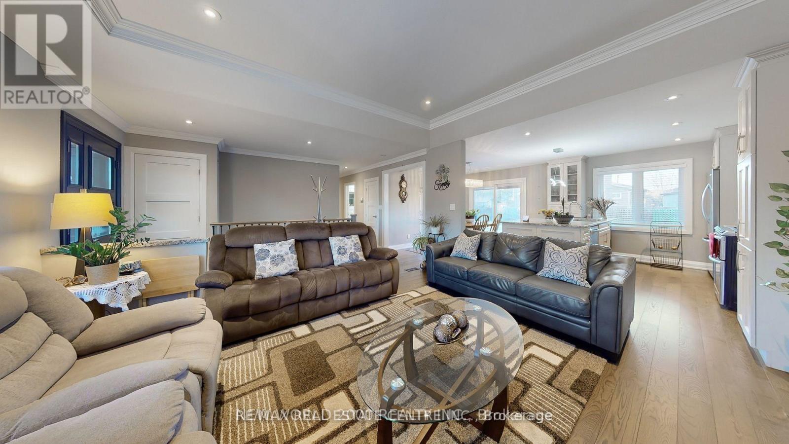 10 Suburban Drive W, Mississauga, Ontario L5N 1G5 - Photo 6 - W13556906