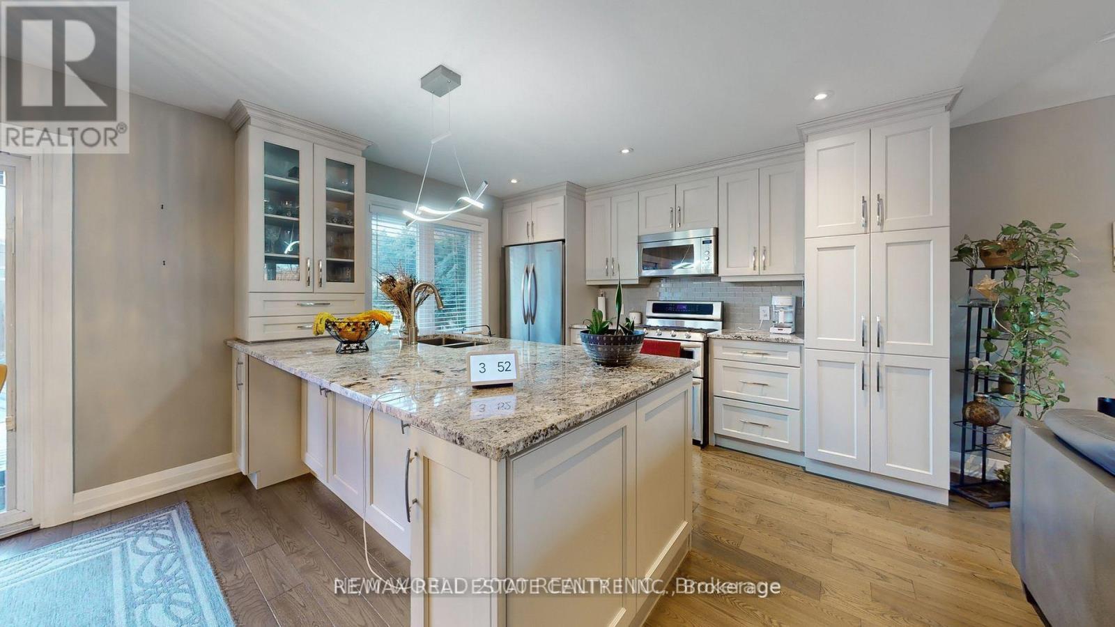 10 Suburban Drive W, Mississauga, Ontario L5N 1G5 - Photo 8 - W13556906