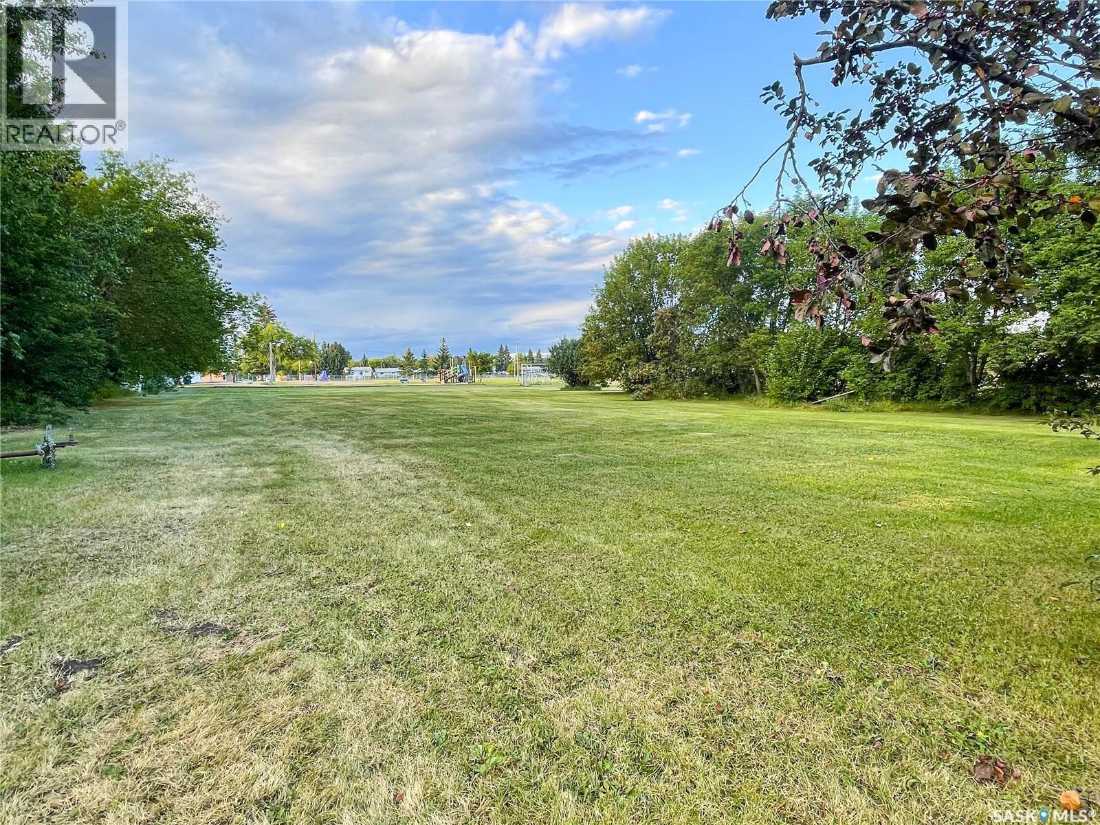 211 Centre Avenue, Meadow Lake, Saskatchewan  S9X 1E1 - Photo 4 - SK042406