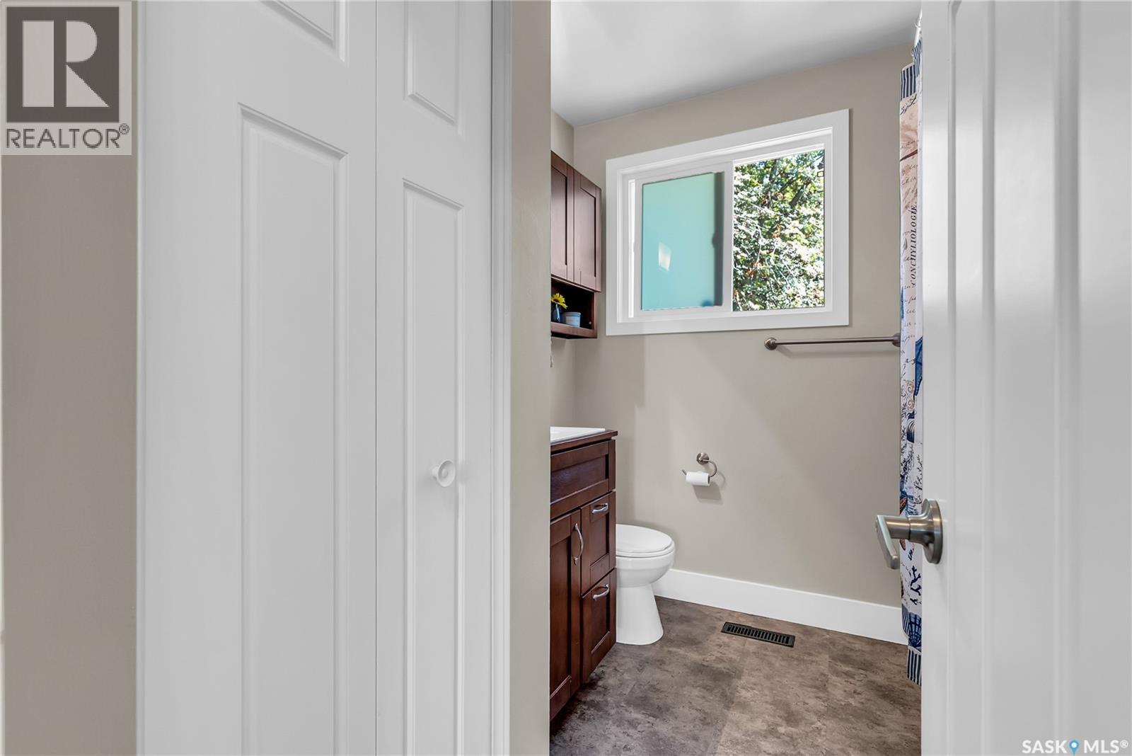 1037 Matheson Drive, Saskatoon, Saskatchewan  S7L 3Y9 - Photo 15 - SK042400