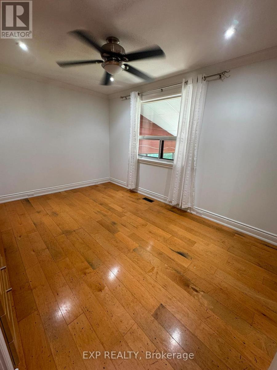 Upper - 1175 Pinegrove Road, Oakville, Ontario  L6L 2W3 - Photo 8 - W13465406