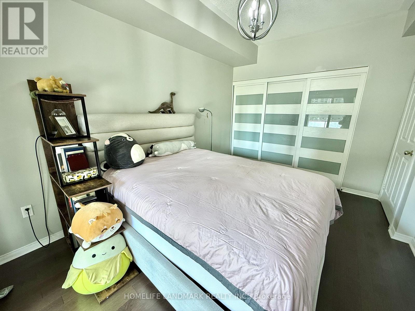 701 - 909 Bay Street, Toronto, Ontario  M5S 3G2 - Photo 13 - C13557182