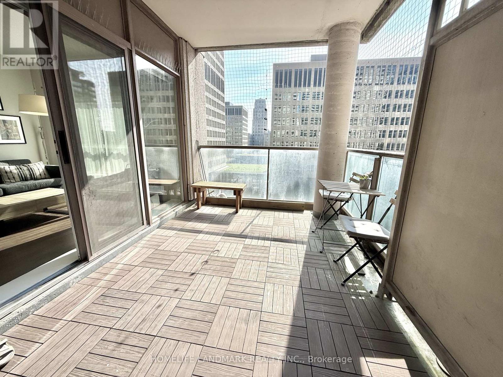 701 - 909 Bay Street, Toronto, Ontario  M5S 3G2 - Photo 18 - C13557182