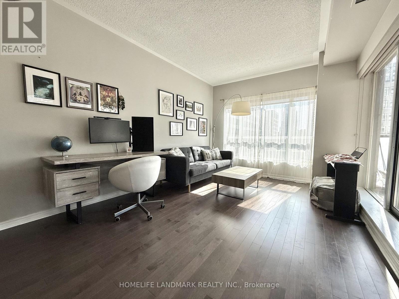 701 - 909 Bay Street, Toronto, Ontario  M5S 3G2 - Photo 3 - C13557182