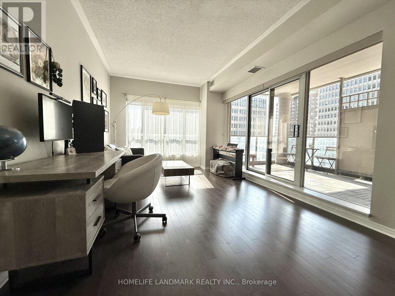 701 - 909 Bay Street, Toronto, Ontario  M5S 3G2 - Photo 5 - C13557182