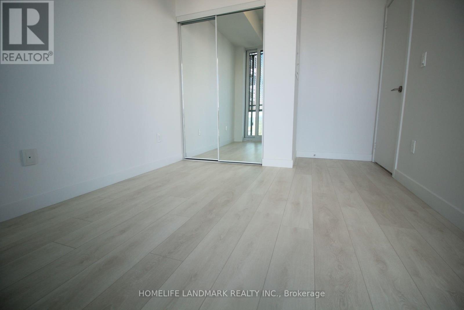 2405 - 8 EGLINTON AVENUE E