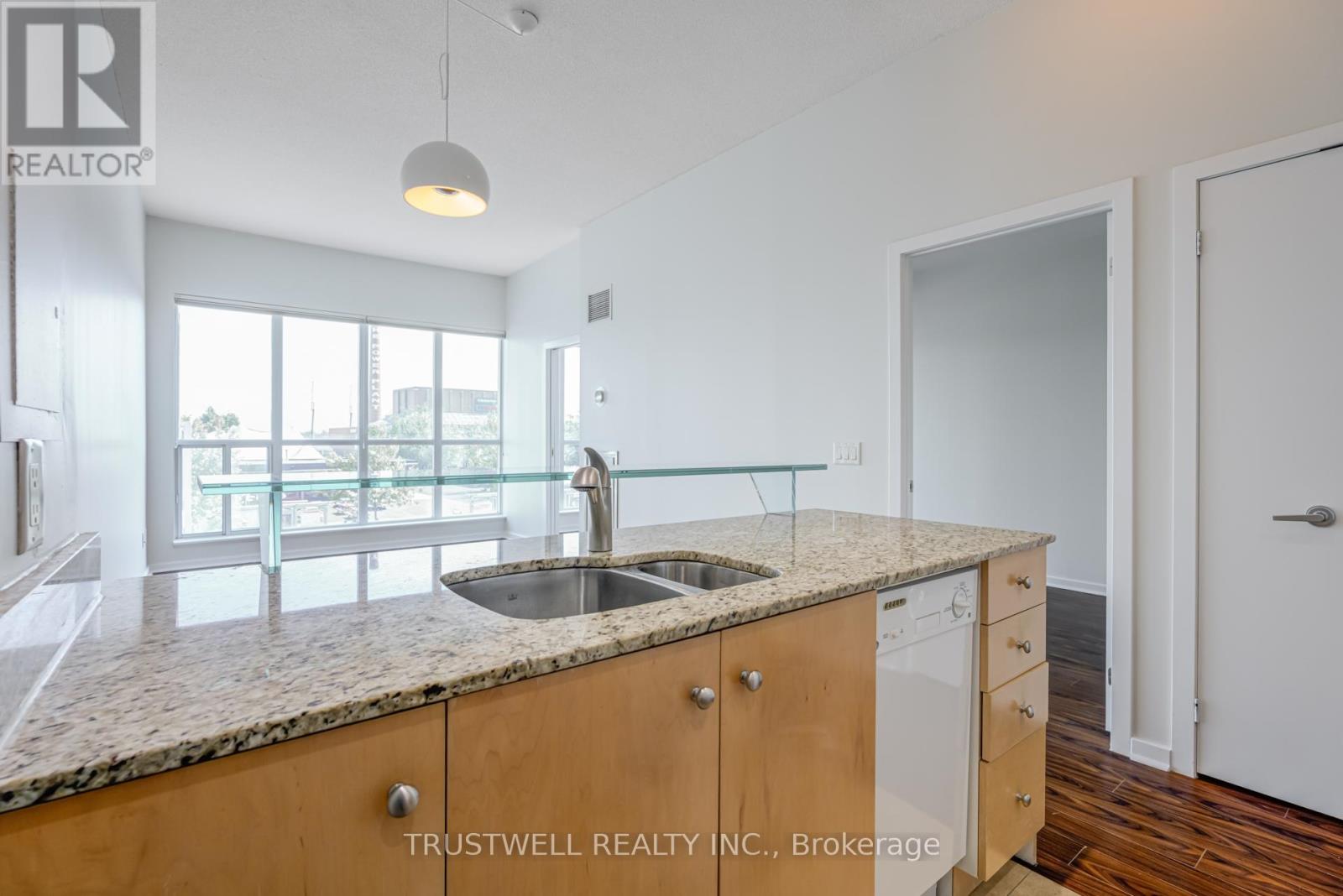 213 - 208 Queens Quay W, Toronto, Ontario M5J 2Y5 - Photo 13 - C13557252