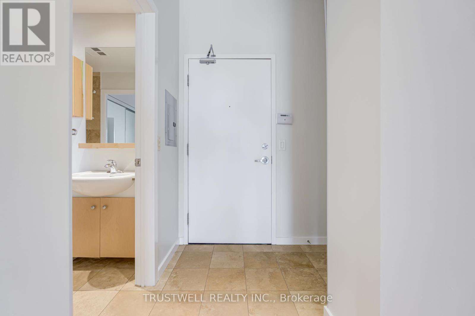 213 - 208 Queens Quay W, Toronto, Ontario M5J 2Y5 - Photo 2 - C13557252