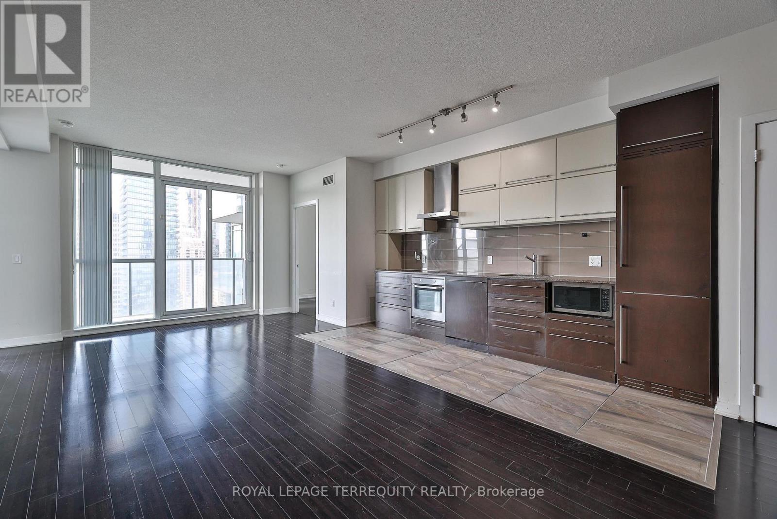 2412 - 770 Bay Street, Toronto, Ontario  M5G 0A6 - Photo 11 - C13557266