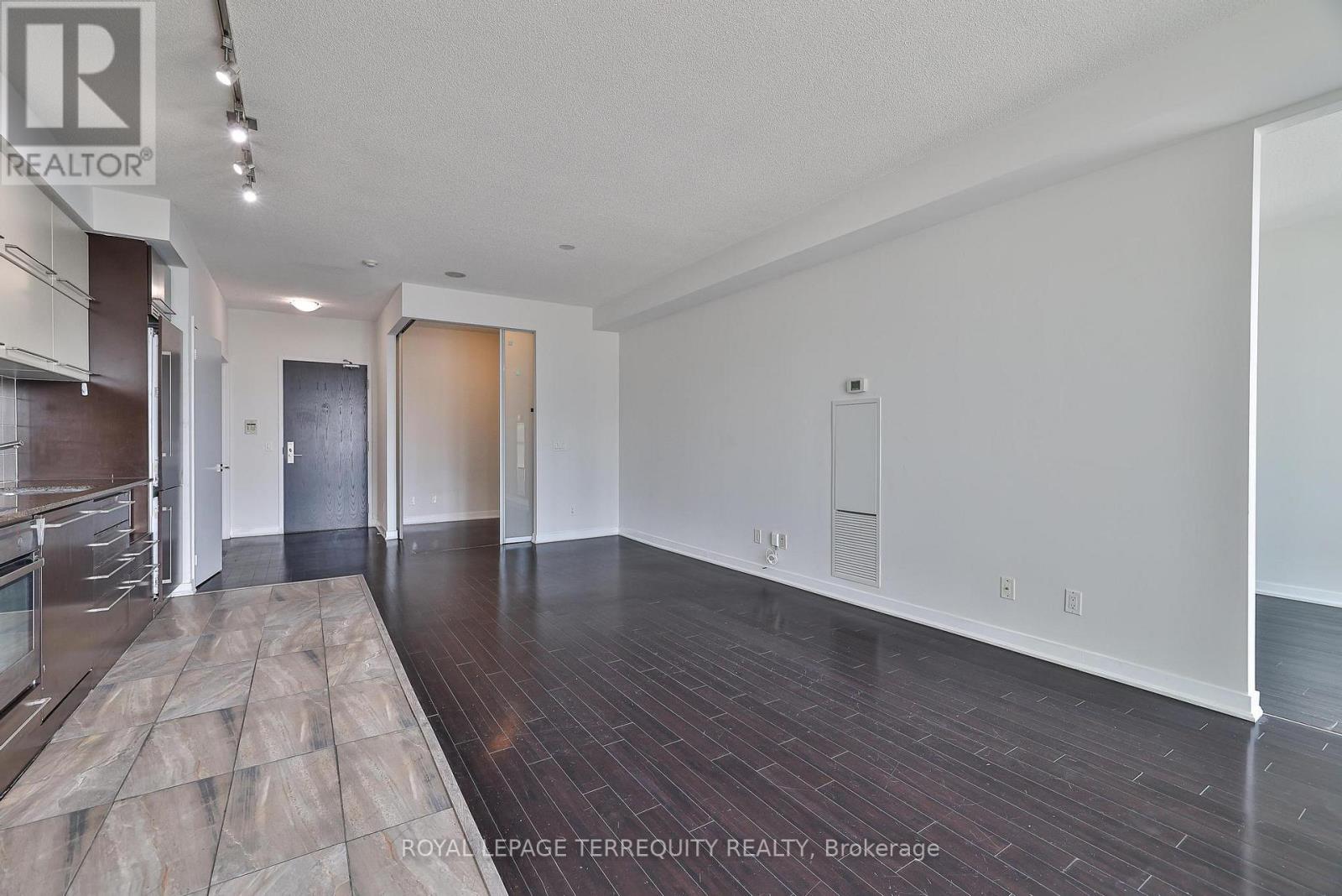 2412 - 770 Bay Street, Toronto, Ontario  M5G 0A6 - Photo 16 - C13557266