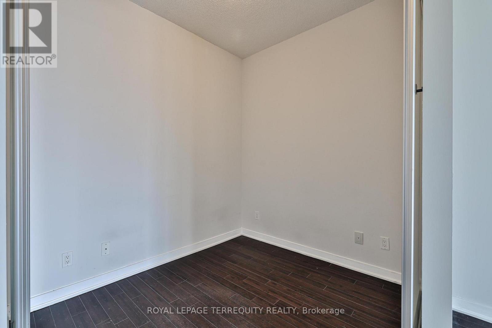 2412 - 770 Bay Street, Toronto, Ontario  M5G 0A6 - Photo 17 - C13557266