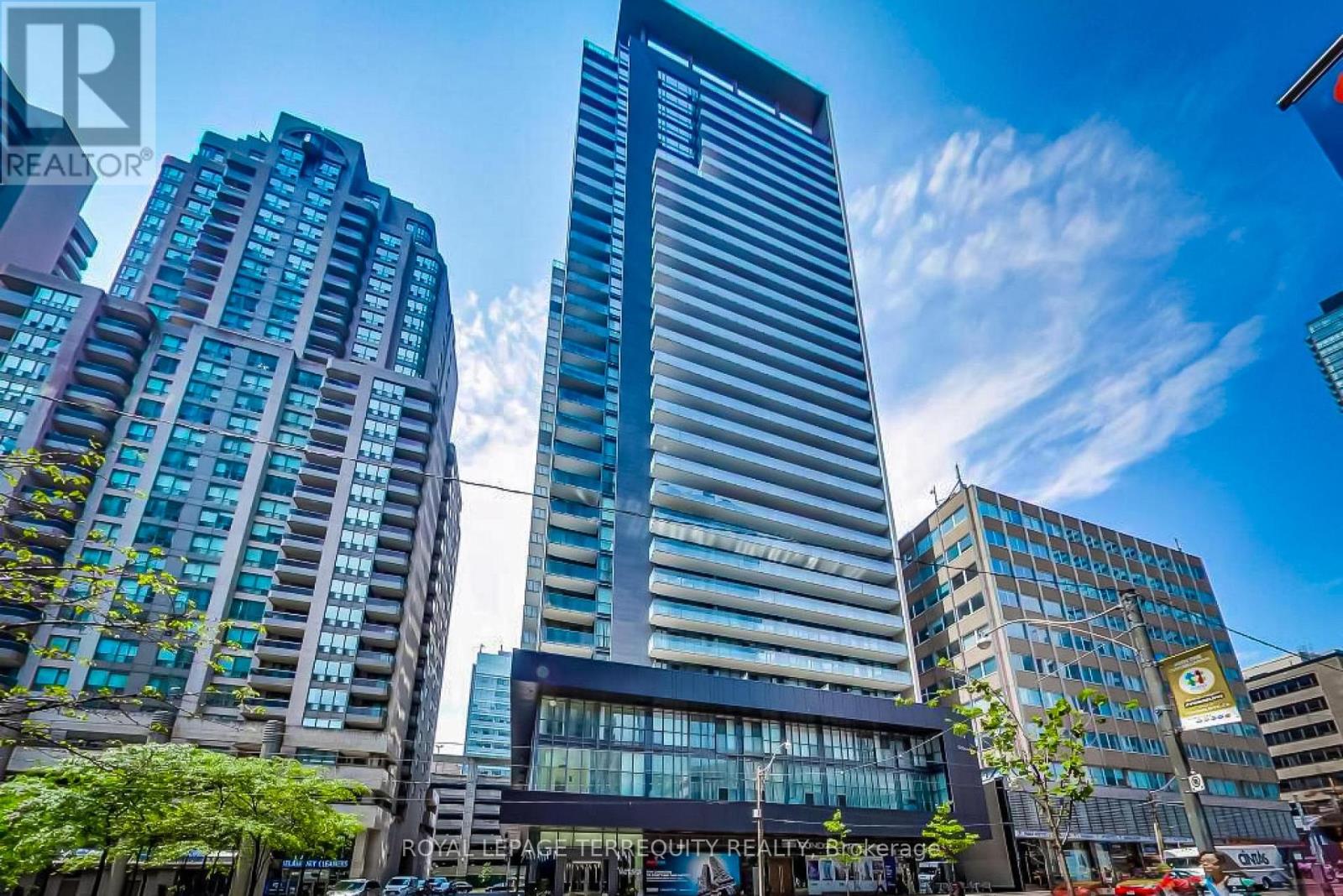 2412 - 770 Bay Street, Toronto, Ontario  M5G 0A6 - Photo 2 - C13557266