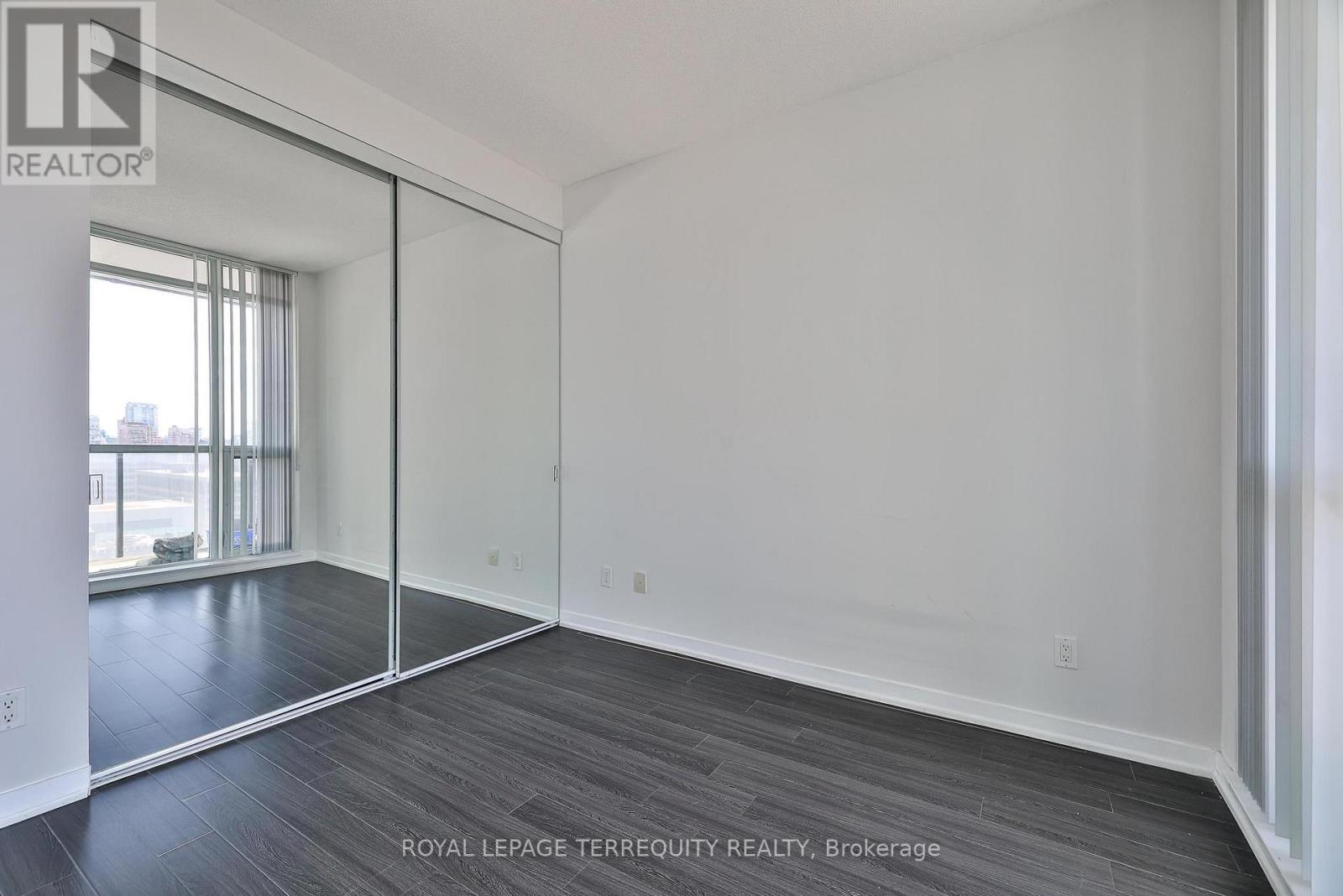 2412 - 770 Bay Street, Toronto, Ontario  M5G 0A6 - Photo 20 - C13557266