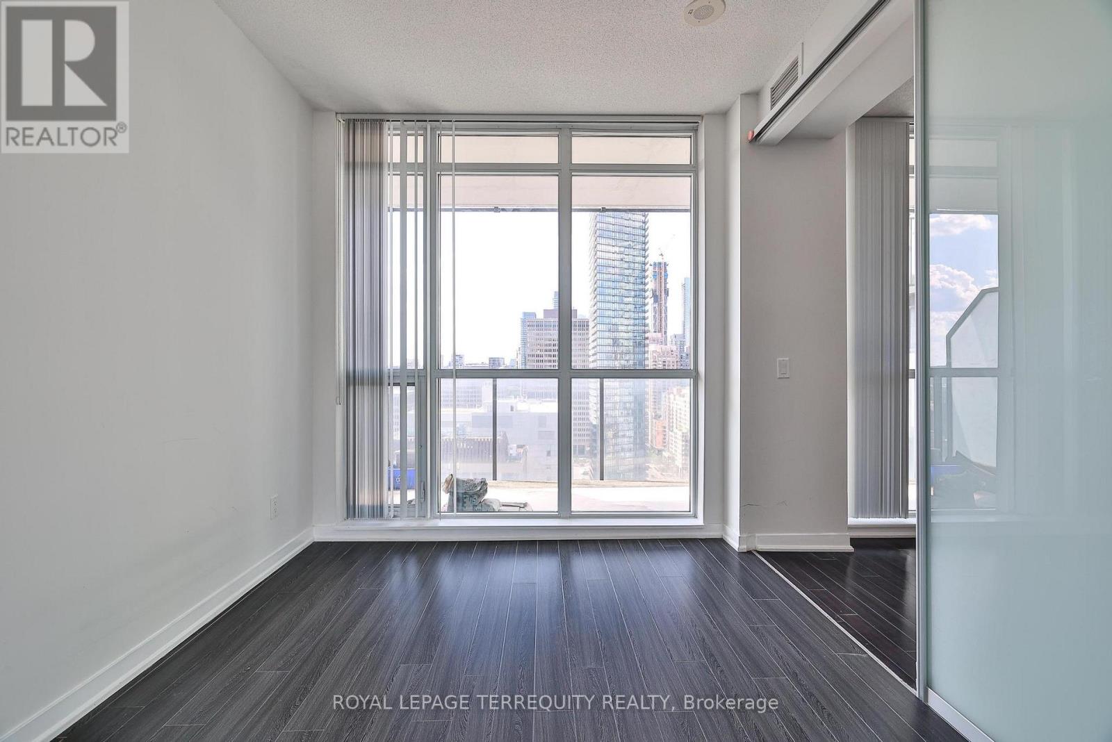 2412 - 770 Bay Street, Toronto, Ontario  M5G 0A6 - Photo 22 - C13557266