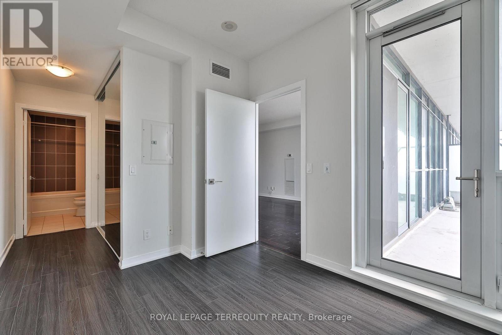 2412 - 770 Bay Street, Toronto, Ontario  M5G 0A6 - Photo 28 - C13557266