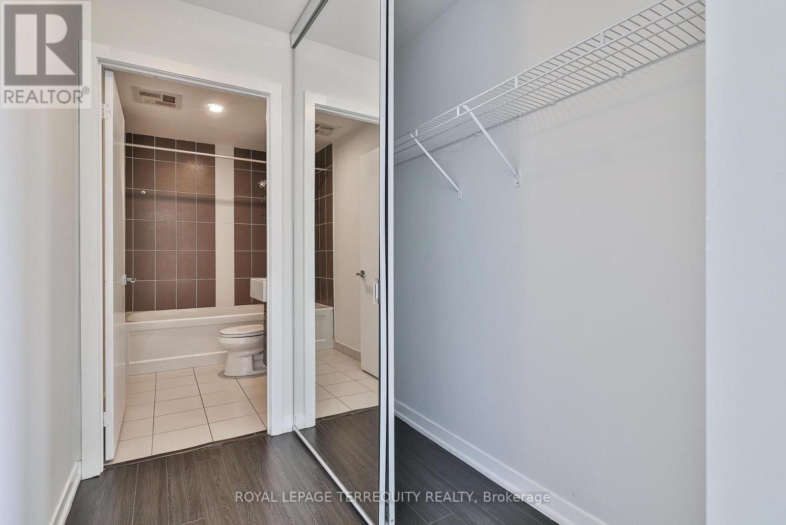 2412 - 770 Bay Street, Toronto, Ontario  M5G 0A6 - Photo 29 - C13557266
