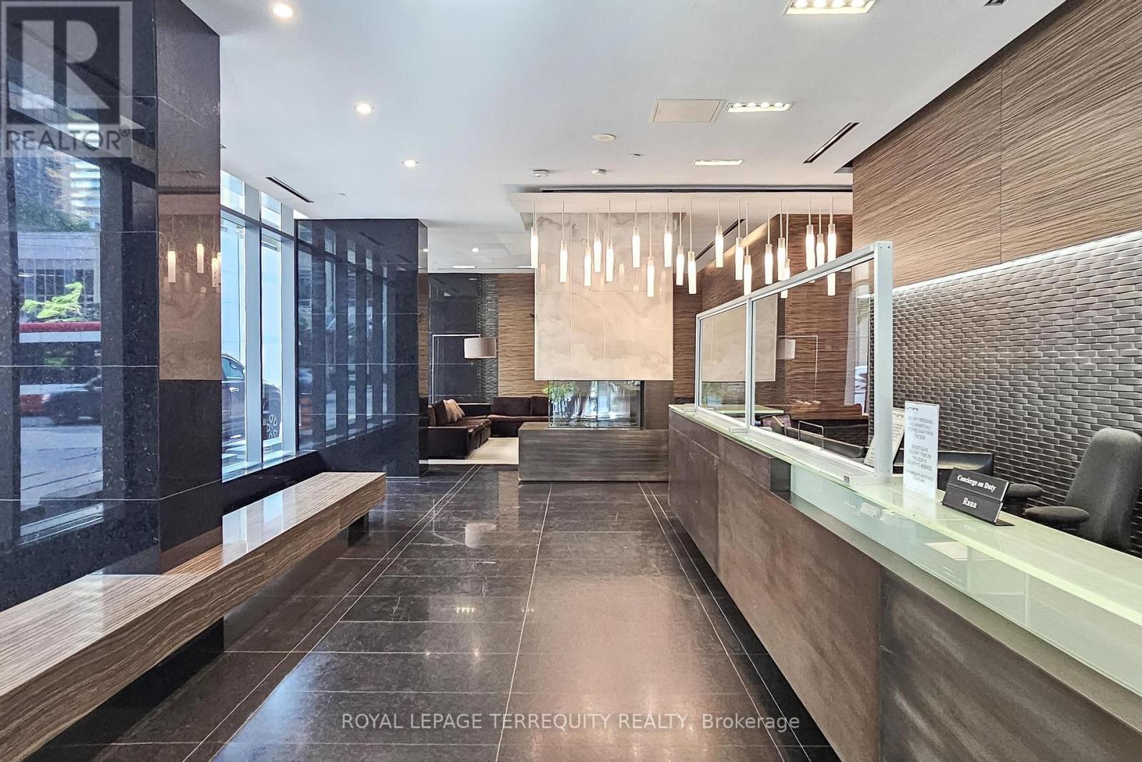2412 - 770 Bay Street, Toronto, Ontario  M5G 0A6 - Photo 3 - C13557266