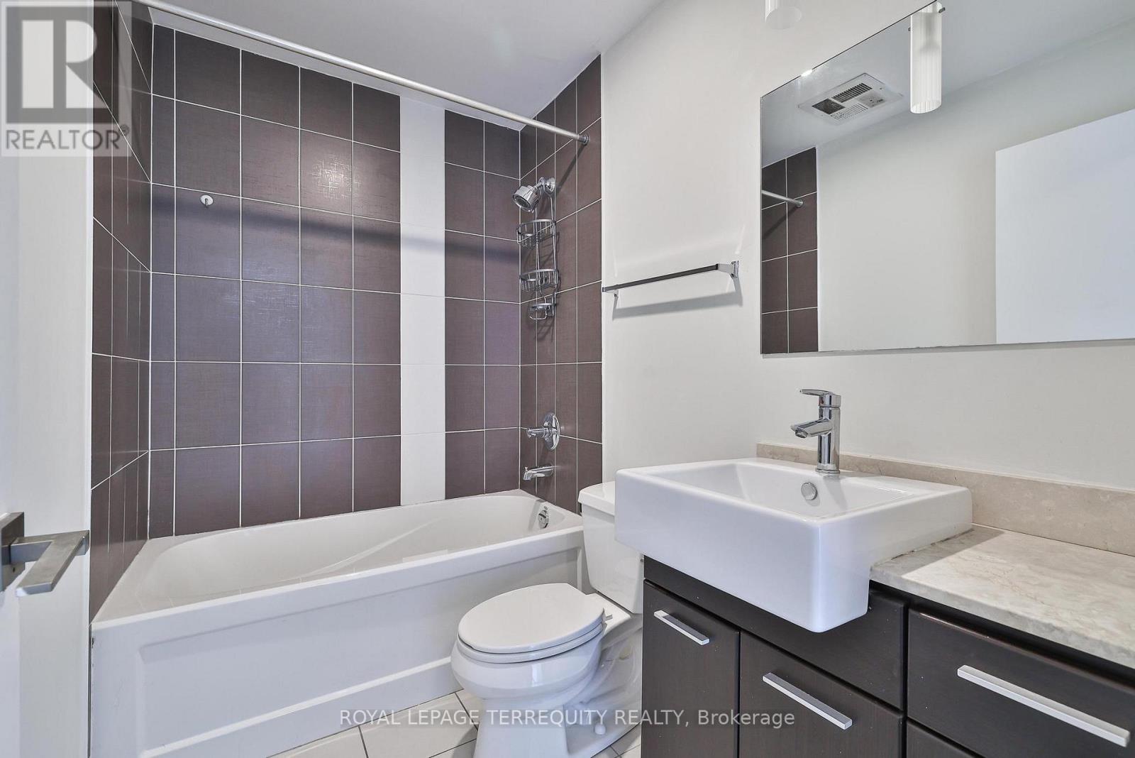 2412 - 770 Bay Street, Toronto, Ontario  M5G 0A6 - Photo 30 - C13557266