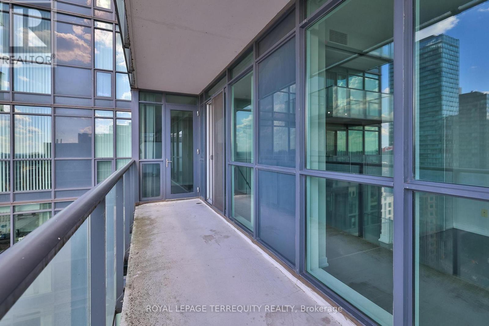 2412 - 770 Bay Street, Toronto, Ontario  M5G 0A6 - Photo 38 - C13557266