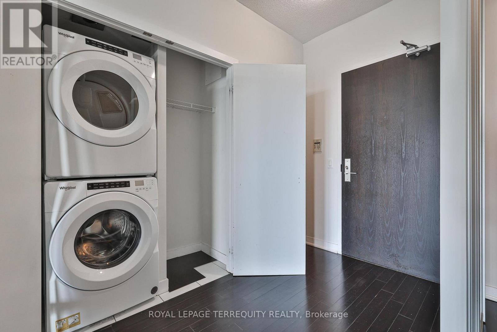 2412 - 770 Bay Street, Toronto, Ontario  M5G 0A6 - Photo 39 - C13557266