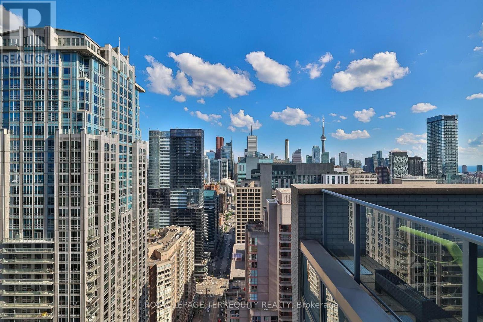 2412 - 770 Bay Street, Toronto, Ontario  M5G 0A6 - Photo 45 - C13557266