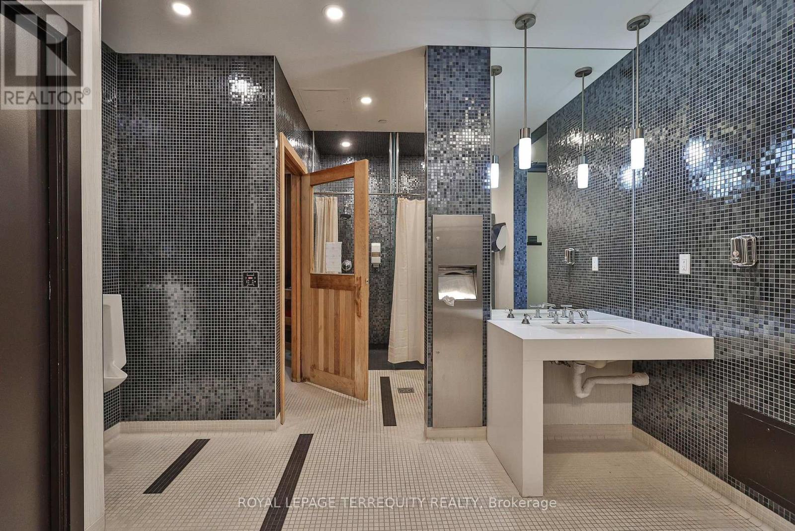 2412 - 770 Bay Street, Toronto, Ontario  M5G 0A6 - Photo 46 - C13557266