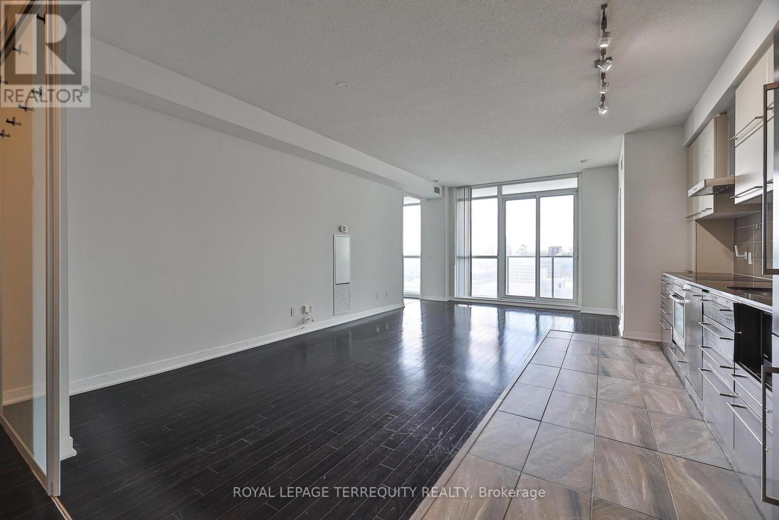 2412 - 770 Bay Street, Toronto, Ontario  M5G 0A6 - Photo 9 - C13557266