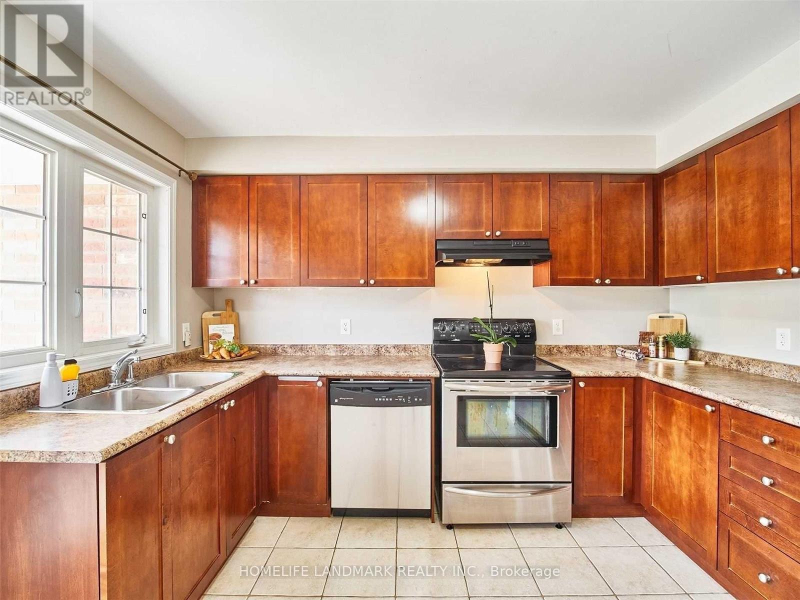 224 Rouge River Drive, Toronto, Ontario  M1B 0A8 - Photo 4 - E13557256