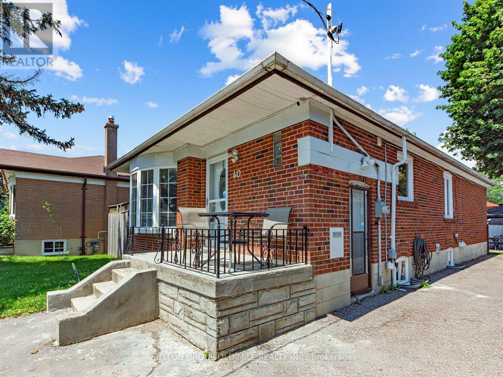 40 Tansley Avenue, Toronto, Ontario  M1J 1P3 - Photo 2 - E13557272