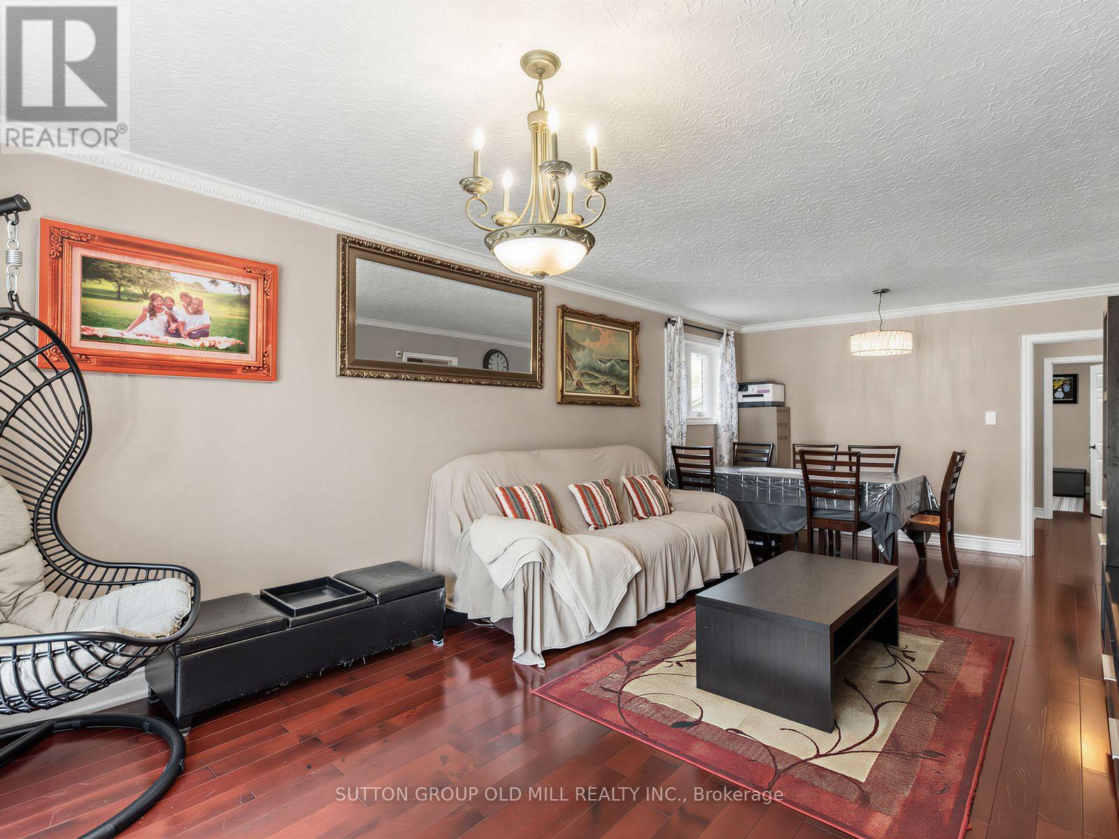 40 Tansley Avenue, Toronto, Ontario  M1J 1P3 - Photo 4 - E13557272
