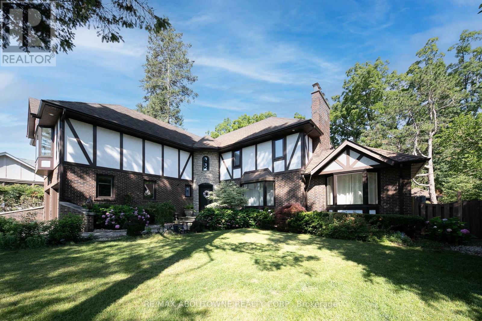 1201 Botany Hill W, Oakville, Ontario  L6J 6J5 - Photo 1 - W13557058