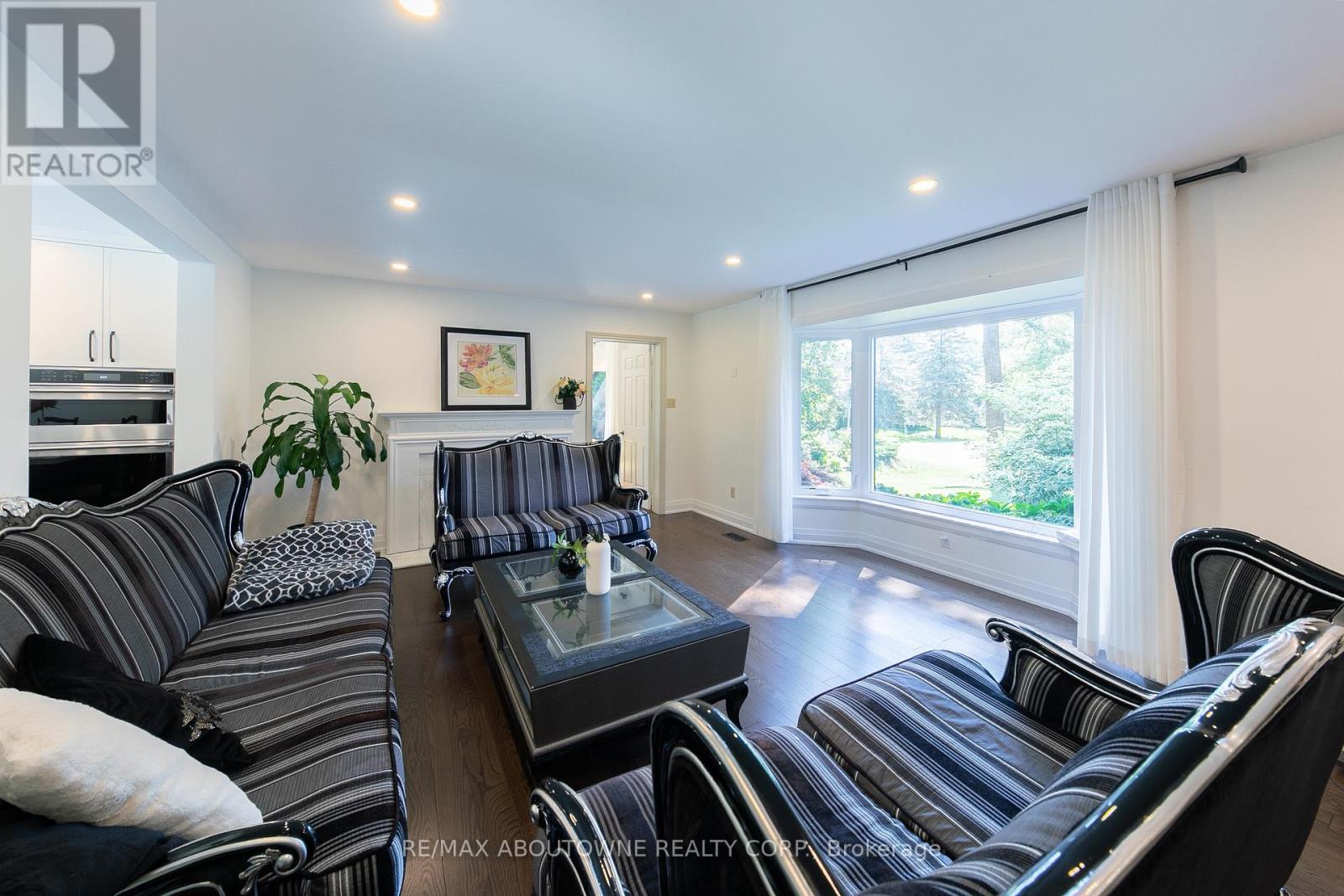 1201 Botany Hill W, Oakville, Ontario  L6J 6J5 - Photo 4 - W13557058