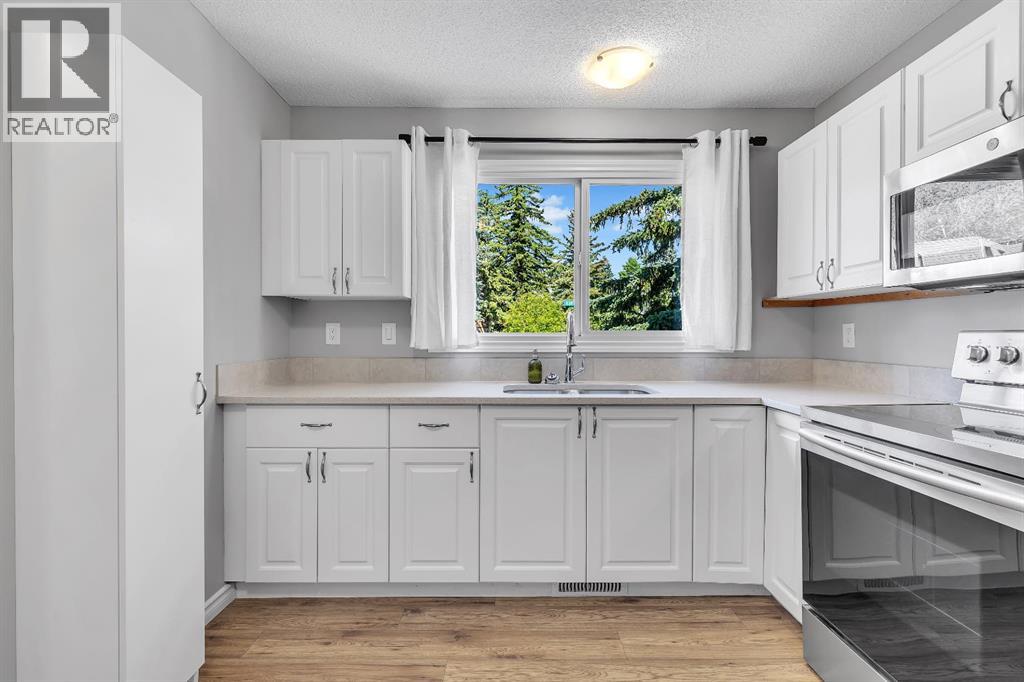 6501a Huntsbay Road Nw, Calgary, Alberta  T2K 5R3 - Photo 7 - A2327900