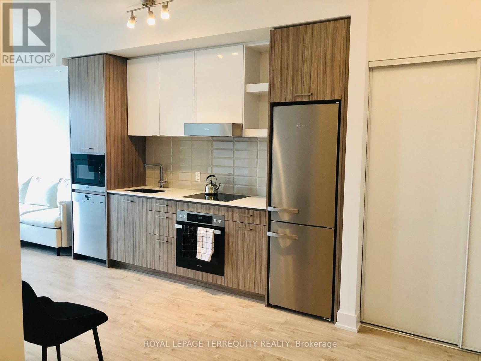 506 - 11 LILLIAN STREET, Toronto (Mount Pleasant West)