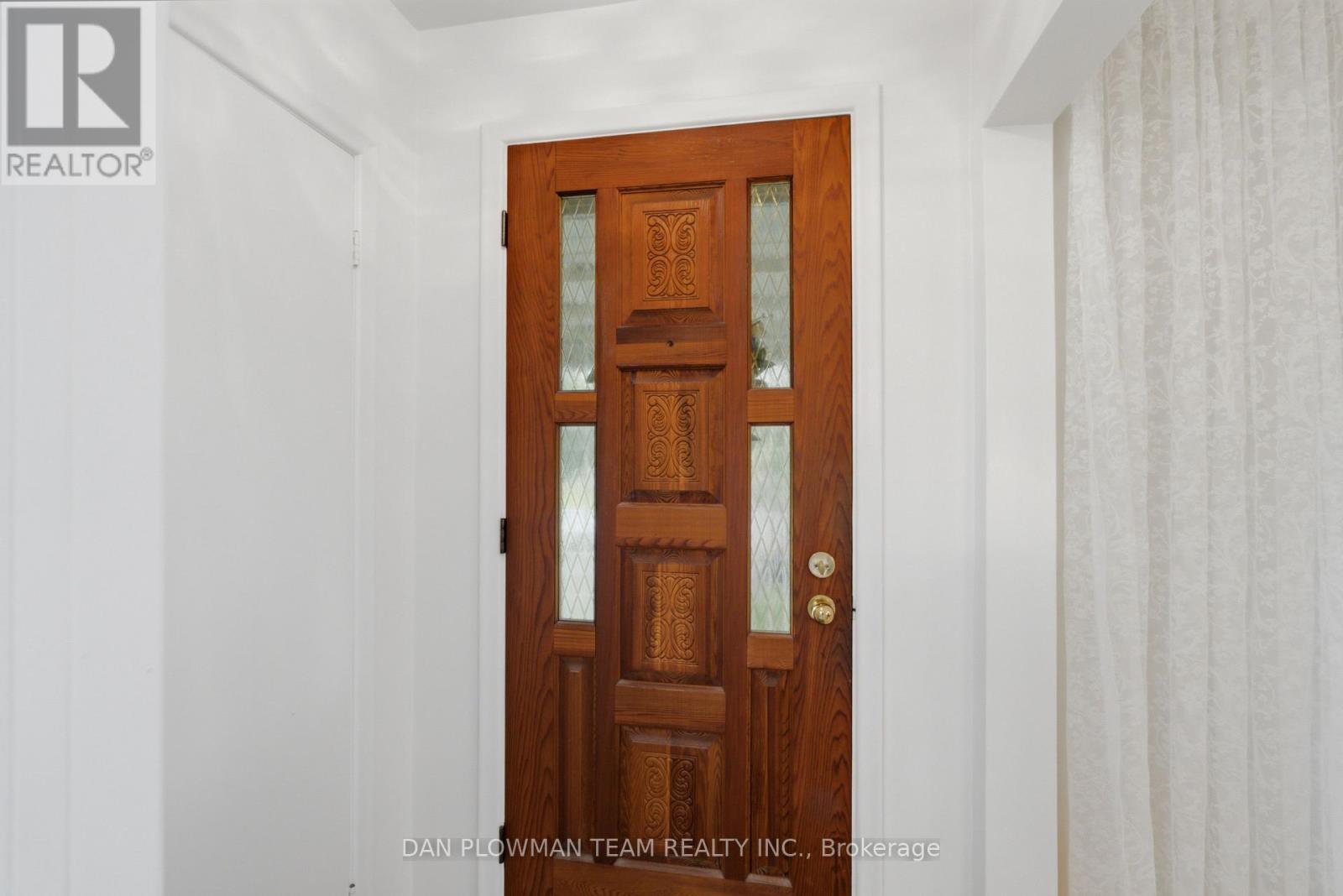 1401 Tremblay Street, Oshawa, Ontario  L1J 3X7 - Photo 4 - E13557414