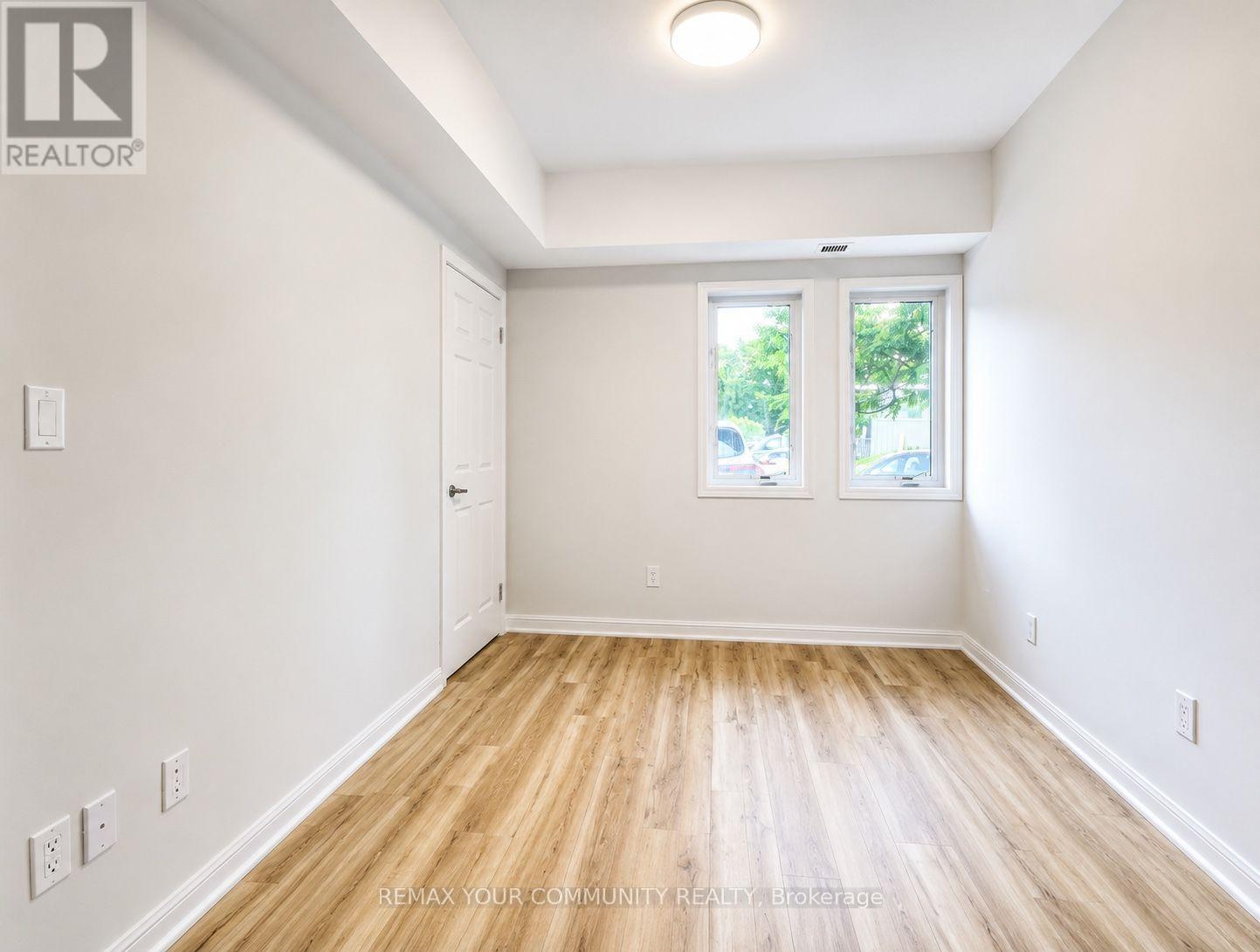 101 - 1 Centre Street W, Richmond Hill, Ontario  L4C 3P3 - Photo 4 - N13557350