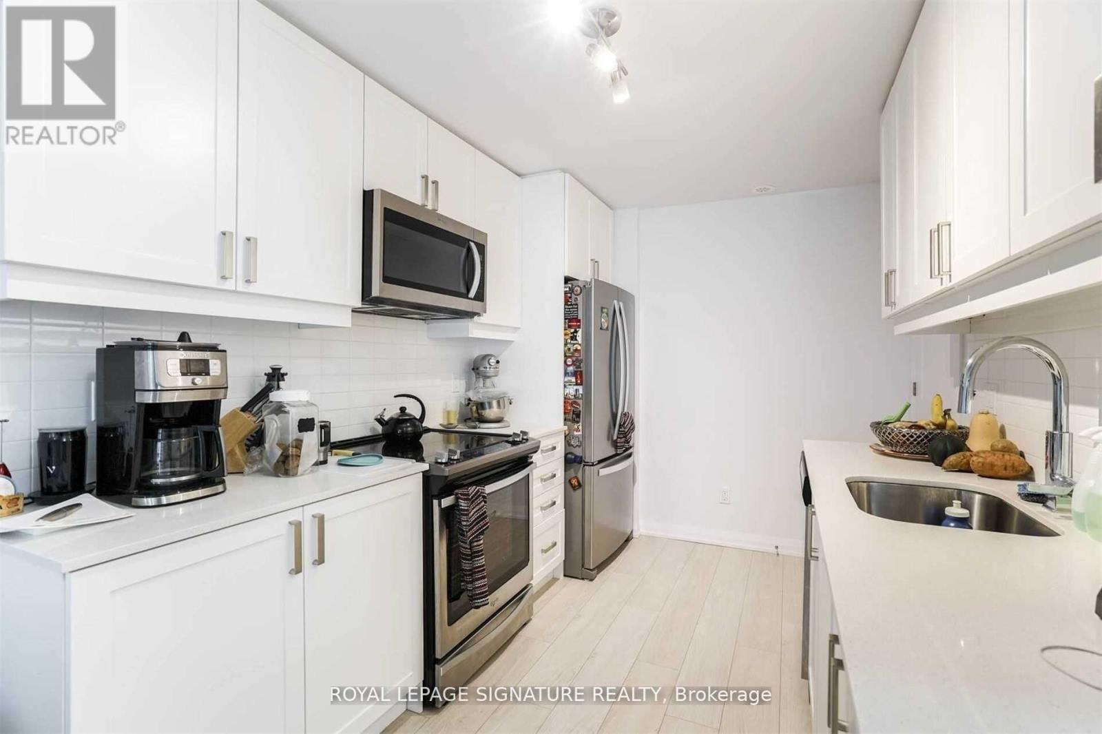 Th12 - 1010 Portage Parkway, Vaughan, Ontario  L4K 0K3 - Photo 10 - N13557378