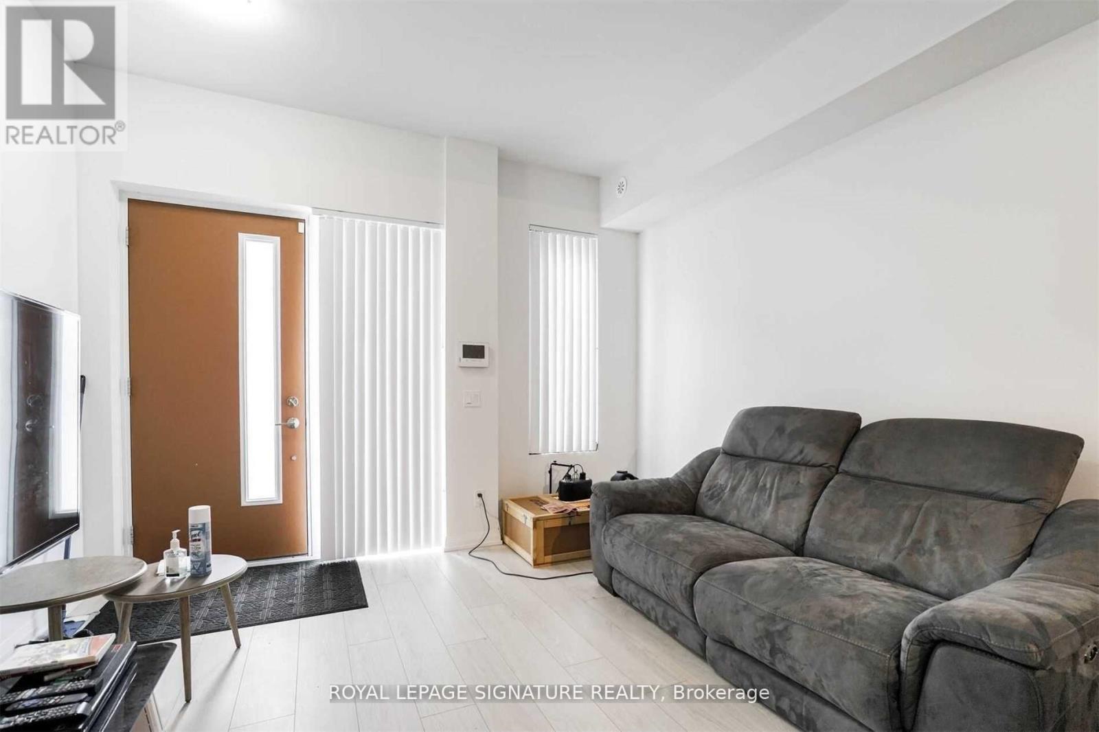 Th12 - 1010 Portage Parkway, Vaughan, Ontario  L4K 0K3 - Photo 2 - N13557378