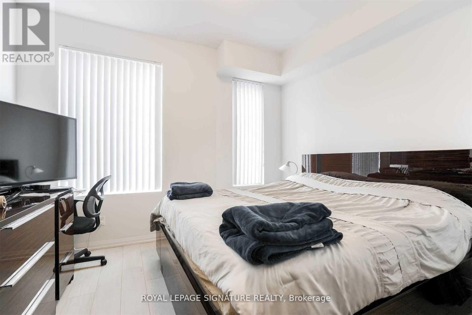 Th12 - 1010 Portage Parkway, Vaughan, Ontario  L4K 0K3 - Photo 3 - N13557378