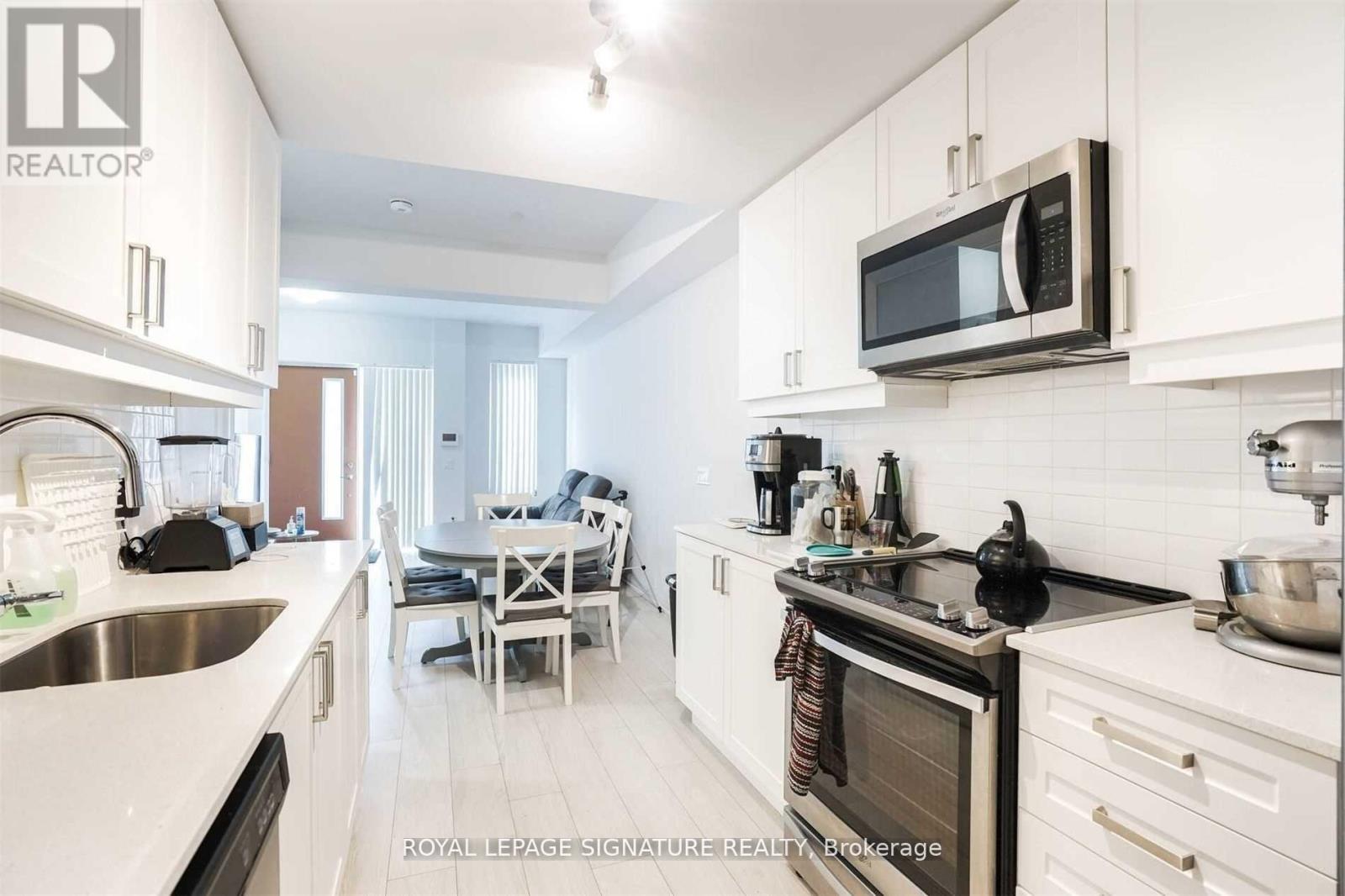 Th12 - 1010 Portage Parkway, Vaughan, Ontario  L4K 0K3 - Photo 9 - N13557378