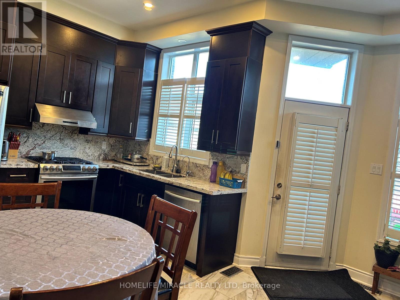 83 Cornell Park Avenue, Markham, Ontario  L6B 1B6 - Photo 3 - N13557404