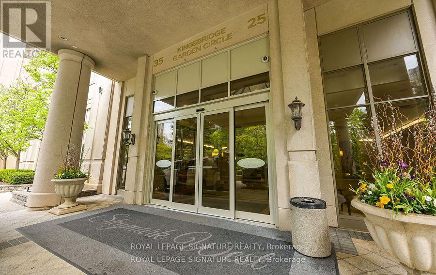 923 - 25 Kingsbridge Garden Circle, Mississauga, Ontario  L5R 4B1 - Photo 4 - W13557372