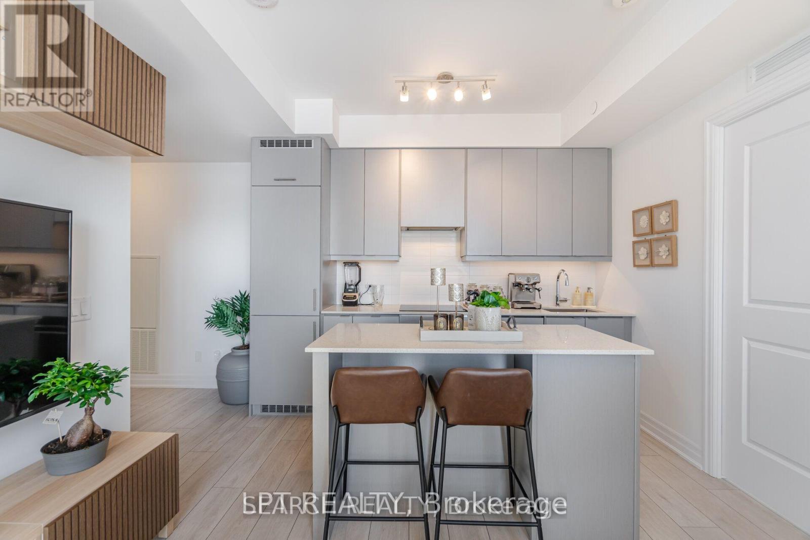 1708 - 30 Elm Drive W, Mississauga, Ontario  L5B 0N6 - Photo 3 - W13557376