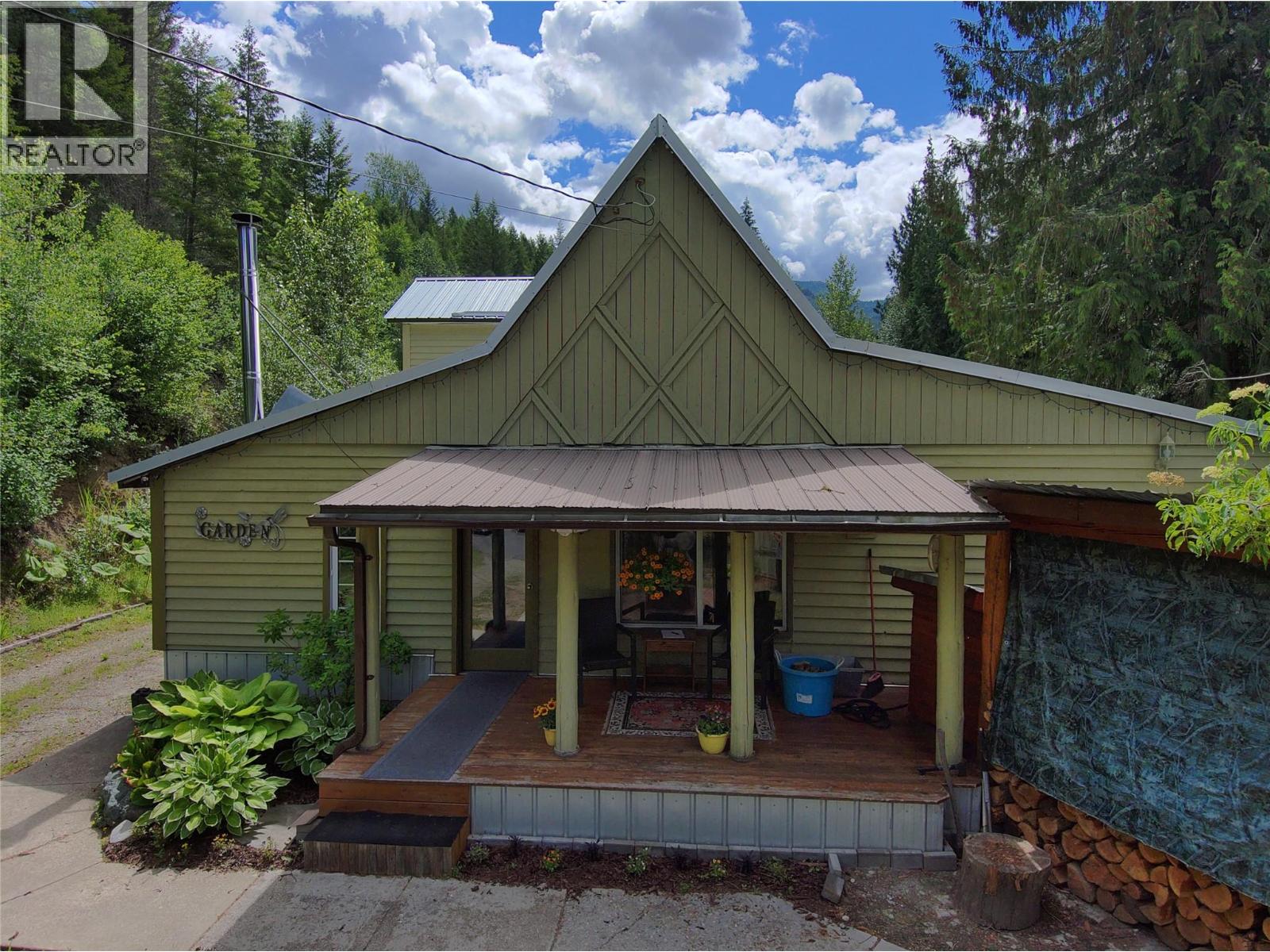 440 Hubscher Road, Ross Spur, British Columbia  V0G 1L0 - Photo 13 - 10394009