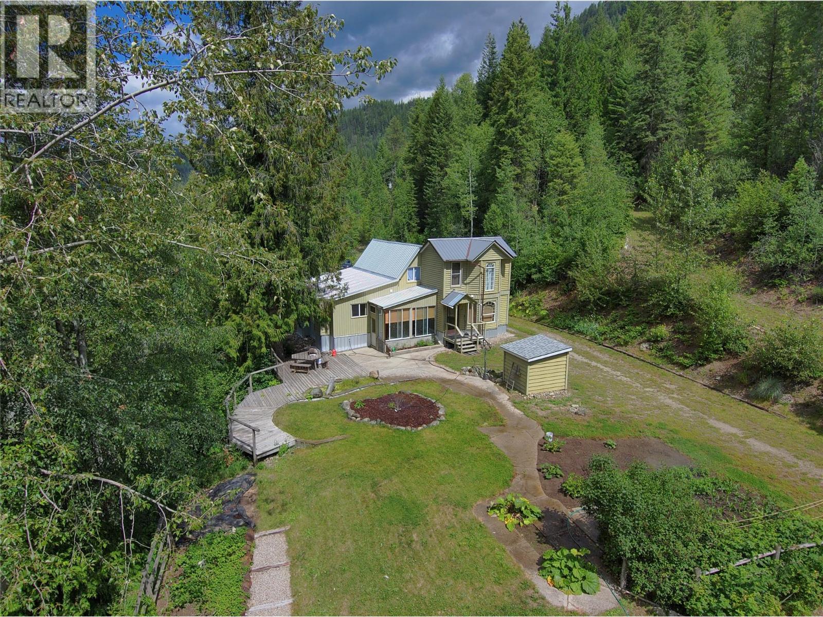 440 Hubscher Road, Ross Spur, British Columbia  V0G 1L0 - Photo 2 - 10394009